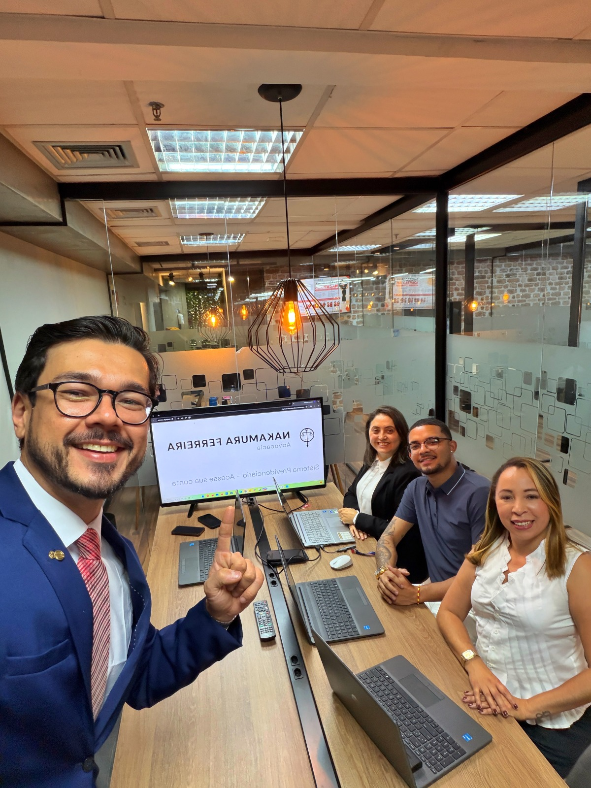 Equipe Nakamura Ferreira no escritório
